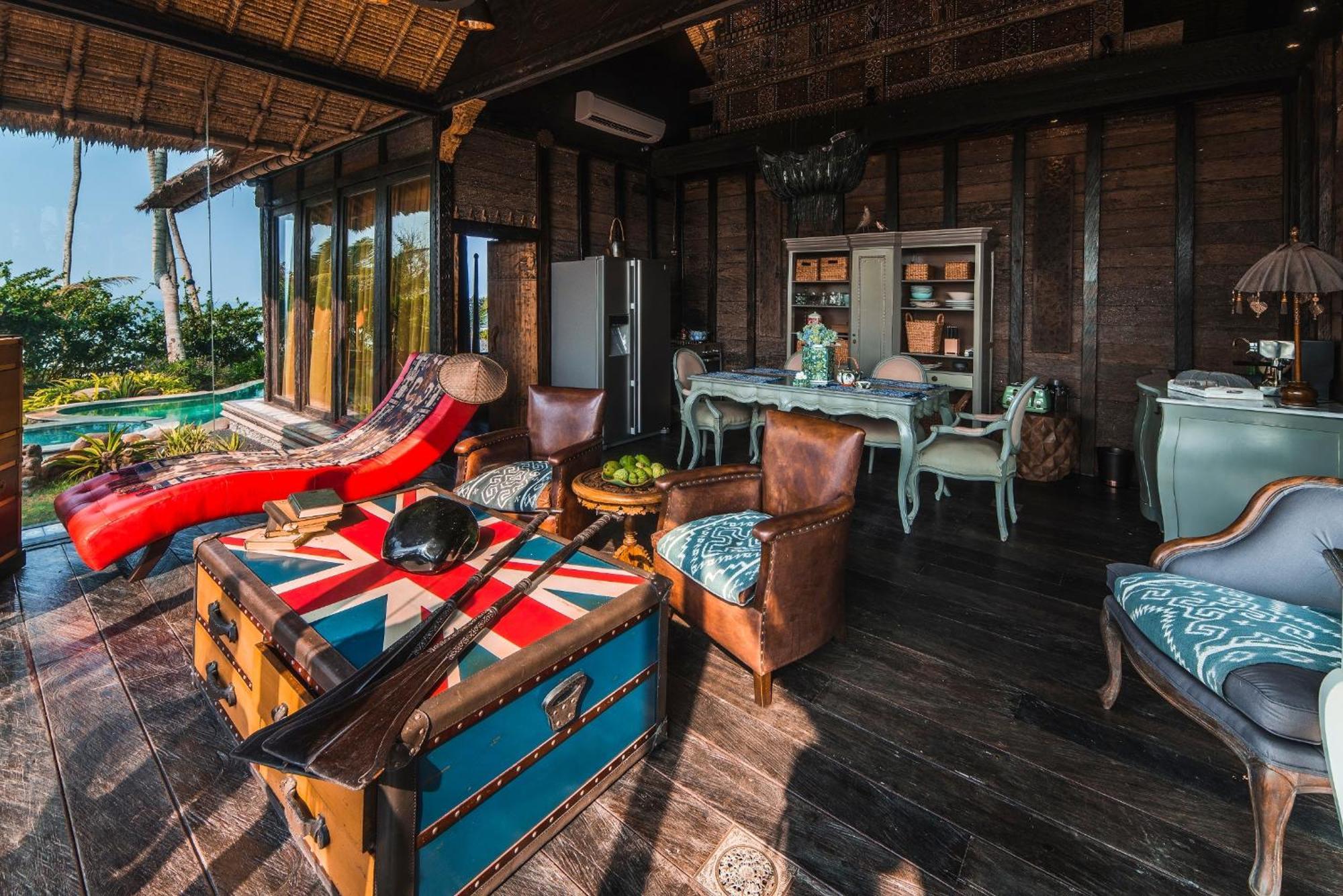 Beachfront Laut Villa